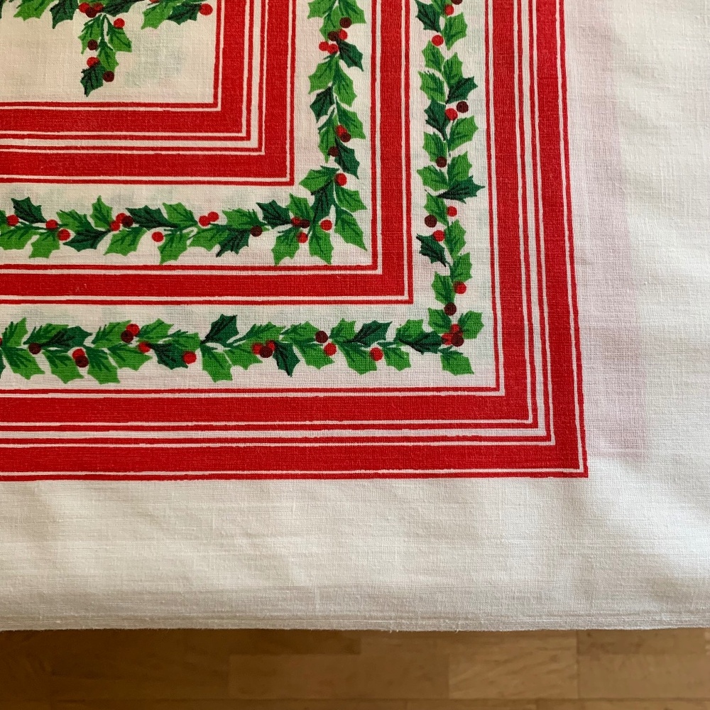 Mid-Century Vintage Christmas Holly Tablecloth 98” x 60” Cotton